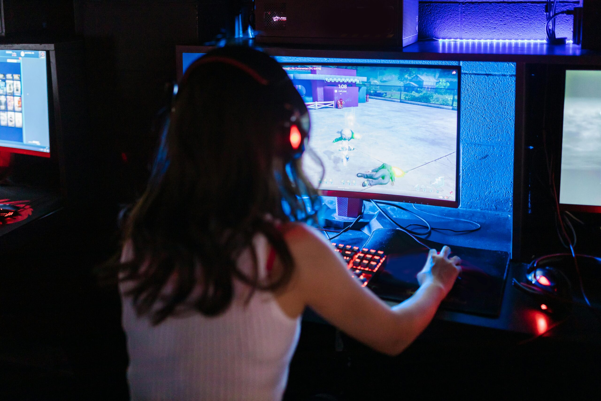beginner gamer practicing in an esports gaming room